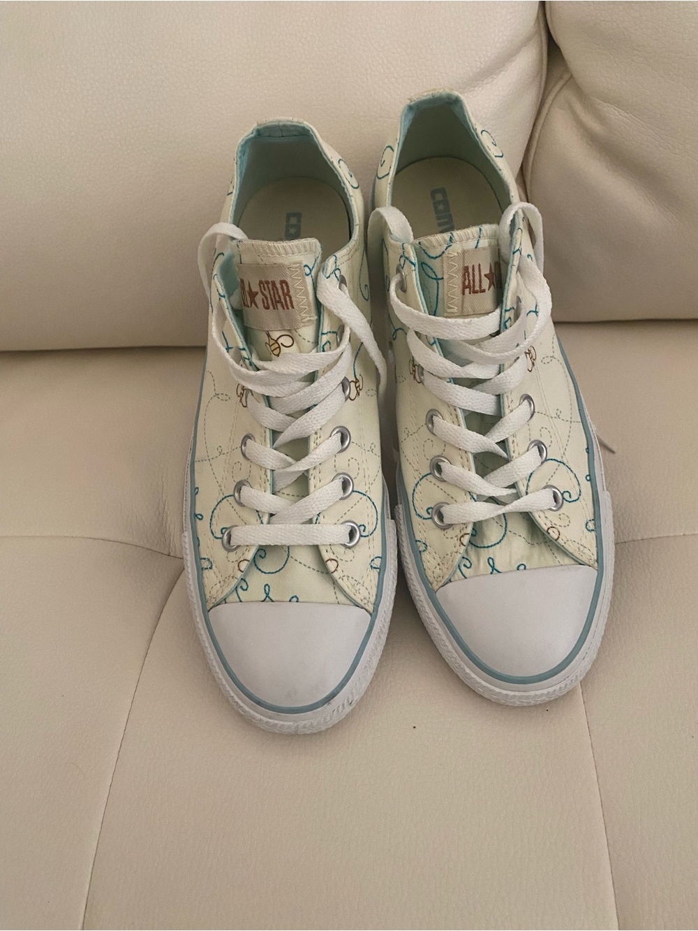 Converse Women’s Cream & Light Blue Low-Top Sneakers with Doodle Print